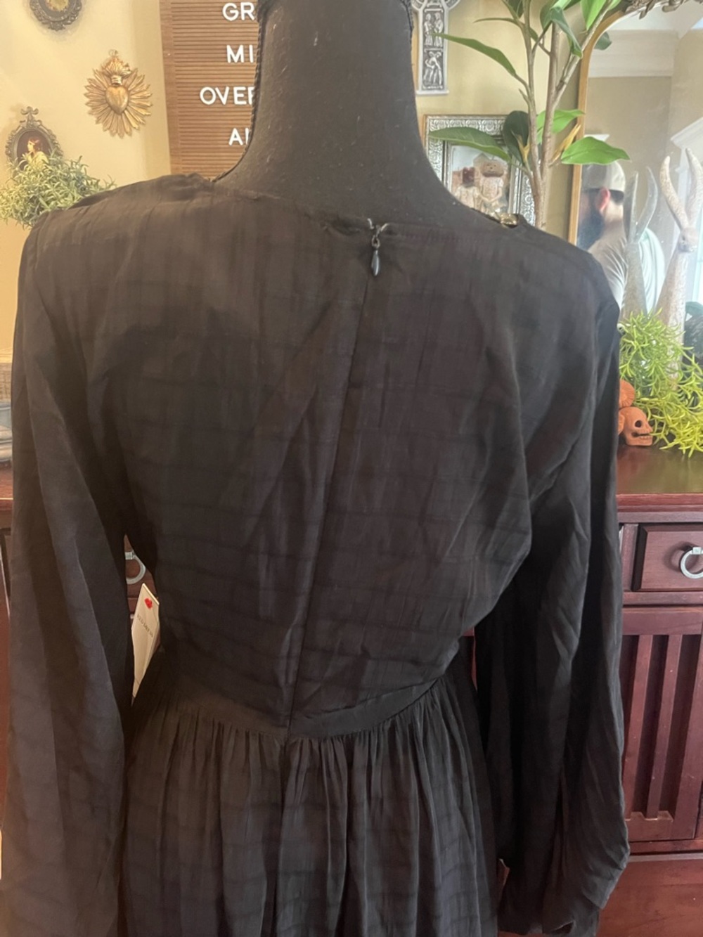 Aura Black Maxi Dress with Front Cutout - Picture 4 of 6